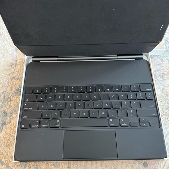 iPad Magic Keyboard (M2) - 12.9 inch - 4th/5th/6th Gen - Picture 4 of 6